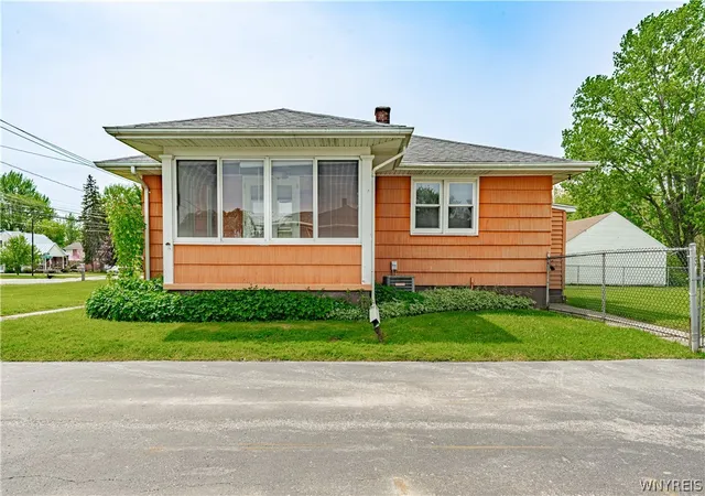 5th image of 7132 Nash Rd, Wheatfield, NY 14120 | MLS# B1683705