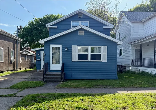 Homes for sale in Oswego, NY | 242 W 8th St, Oswego, NY 13126 | MLS# S1684143