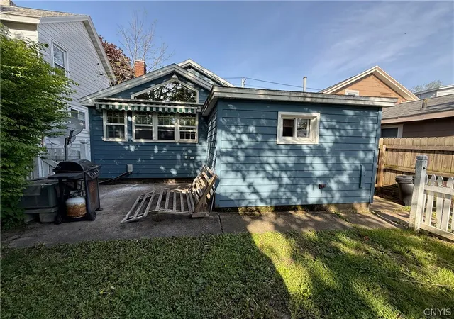 Homes for sale in Oswego, NY | 242 W 8Th St, Oswego, NY 13126 | MLS# S1684143