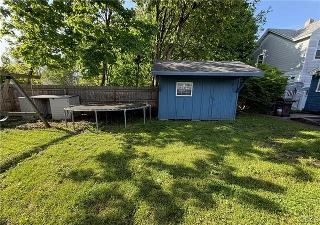 Homes for sale in Oswego, NY | 242 W 8Th St, Oswego, NY 13126 | MLS# S1684143