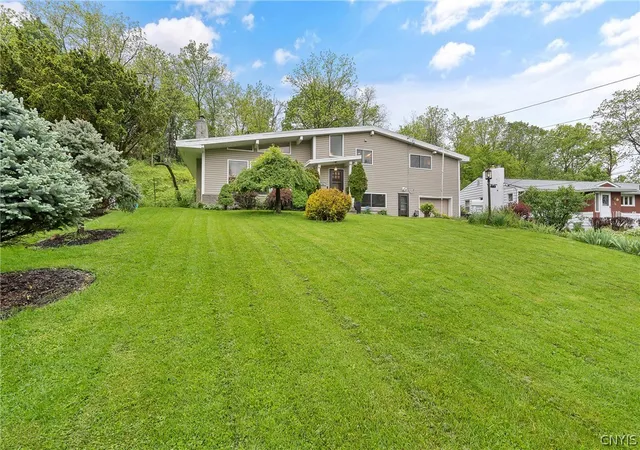 Homes for sale in De Witt, NY | 246 Waldorf Pkwy, De Witt, NY 13224 | MLS# S1682334