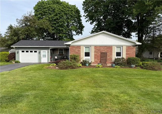 Homes for sale in Minetto, NY | 53 Ridgeway Sites Ave, Minetto, NY 13126 | MLS# S1684154