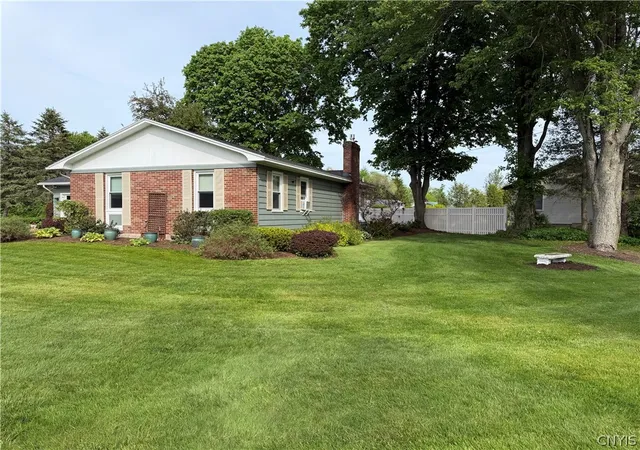Homes for sale in Minetto, NY | 53 Ridgeway Sites Ave, Minetto, NY 13126 | MLS# S1684154