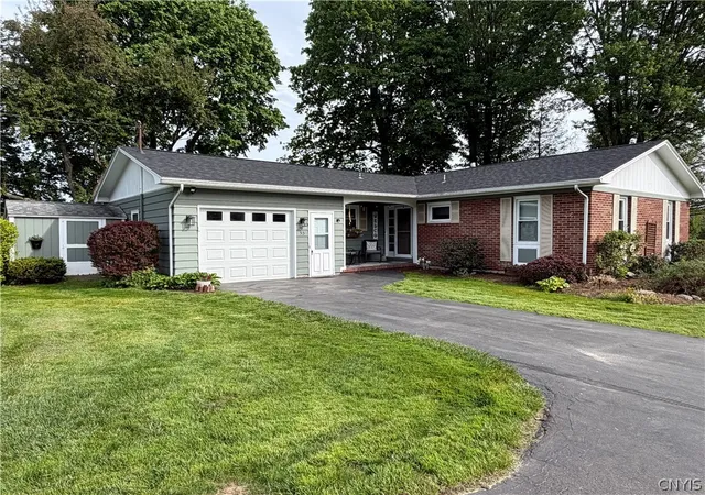 Homes for sale in Minetto, NY | 53 Ridgeway Sites Ave, Minetto, NY 13126 | MLS# S1684154