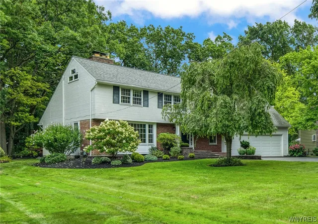 2nd image of 723 Mountain View Dr, Lewiston, NY 14092 | MLS# B1684192