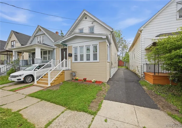 1st image of 53 Roslyn St, Buffalo, NY 14211 | MLS# B1684023