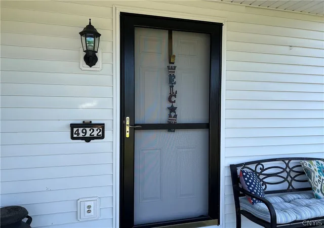 3rd image of 4922 Merrill Dr, Salina, NY 13088 | MLS# S1684316