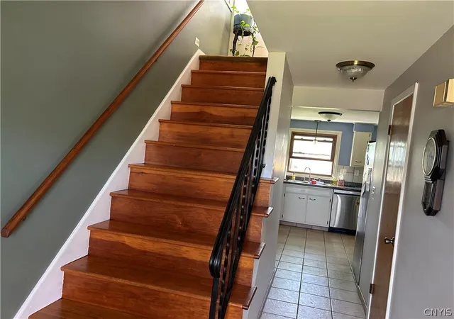 5th image of 4922 Merrill Dr, Salina, NY 13088 | MLS# S1684316