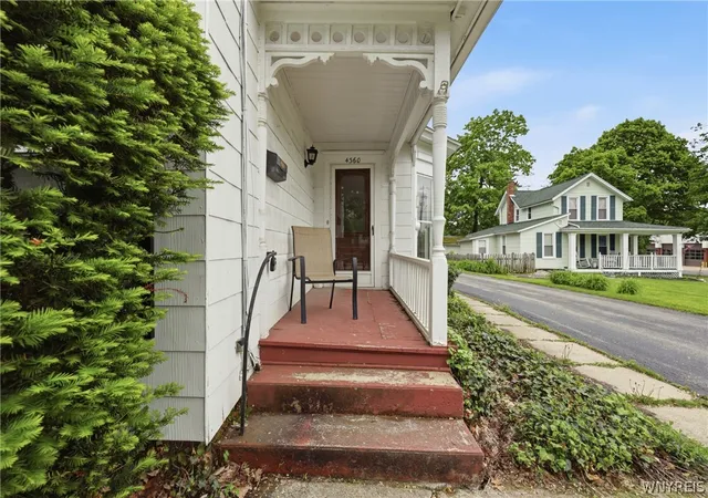 3rd image of 4360 S Buffalo St, Orchard Park, NY 14127 | MLS# B1684395
