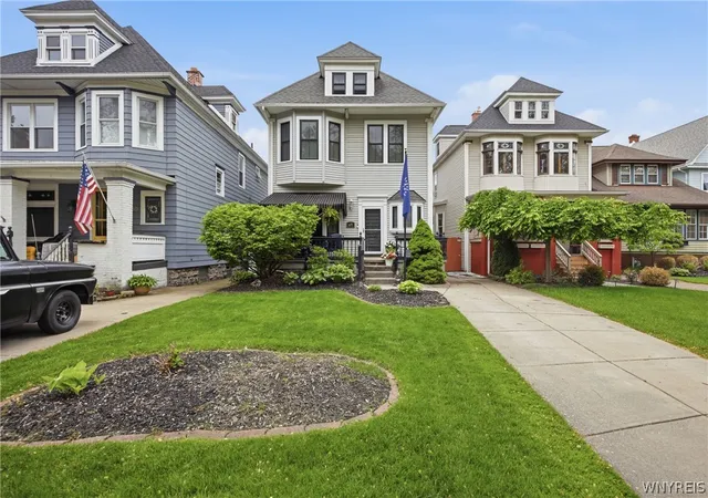 Homes for sale in Buffalo, NY | 684 Mckinley Pkwy, Buffalo, NY 14220 | MLS# B1684319