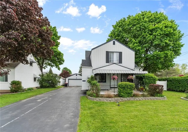 Homes for sale in Lancaster, NY | 372 Aurora St, Lancaster, NY 14086 | MLS# B1683736