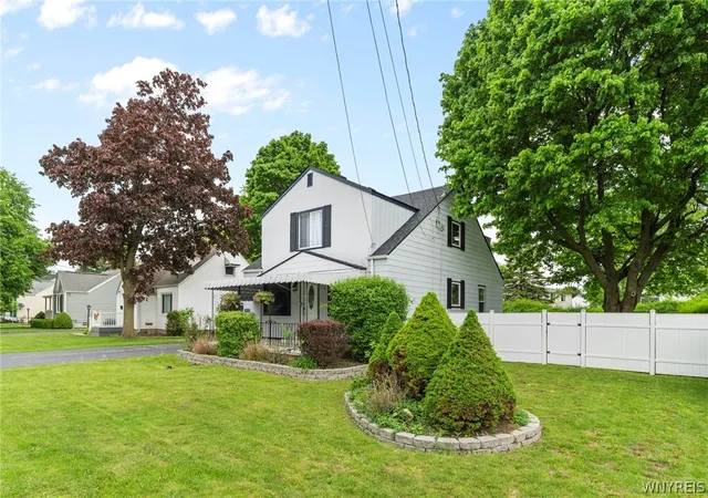 Homes for sale in Lancaster, NY | 372 Aurora St, Lancaster, NY 14086 | MLS# B1683736