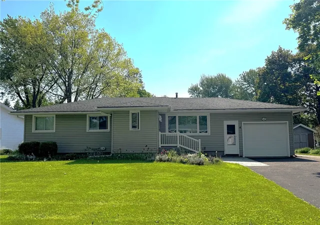 Photo 2 of Sale Pending at 4 Capri Dr, Rochester, NY 14624 | MLS# R1682600 | Listing updated on 2026-07-15