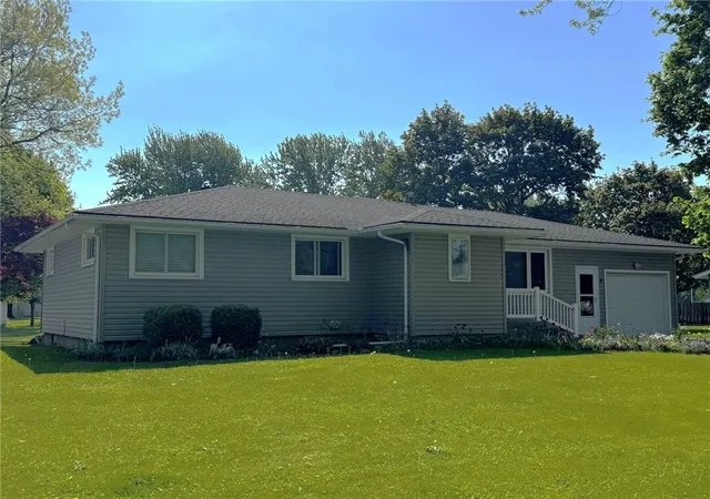 Photo 3 of Sale Pending at 4 Capri Dr, Rochester, NY 14624 | MLS# R1682600 | Listing updated on 2026-07-15