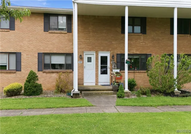 2nd image of 1717 Orchard Park Rd, Buffalo, NY 14224 | MLS# B1684430