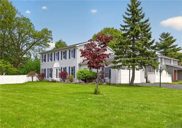 2nd image of 1995 Creekside Dr, Grand Island, NY 14072 | MLS# B1683663