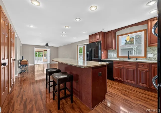 4th image of 1995 Creekside Dr, Grand Island, NY 14072 | MLS# B1683663