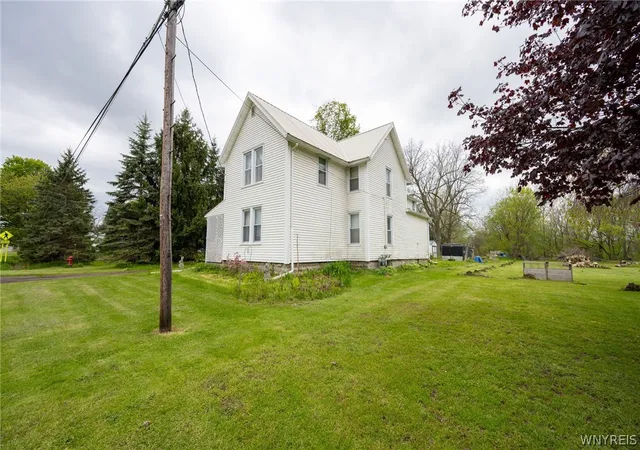 Listing Photo 5 - Condo for sale in building located at 6748 Cedar St, Akron, NY 14001