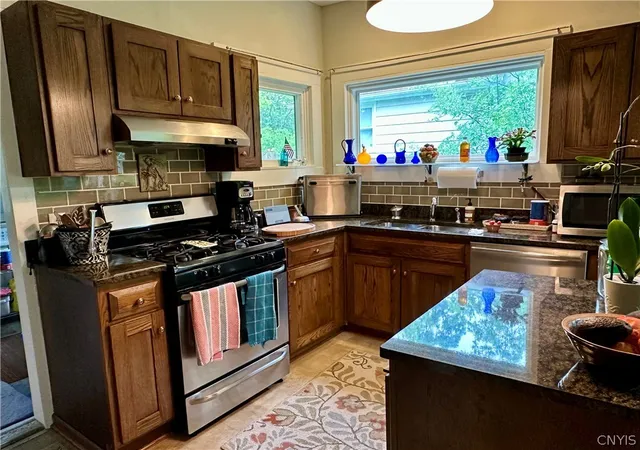 3rd image of 644 Fellows Ave, Syracuse, NY 13210 | MLS# S1681888