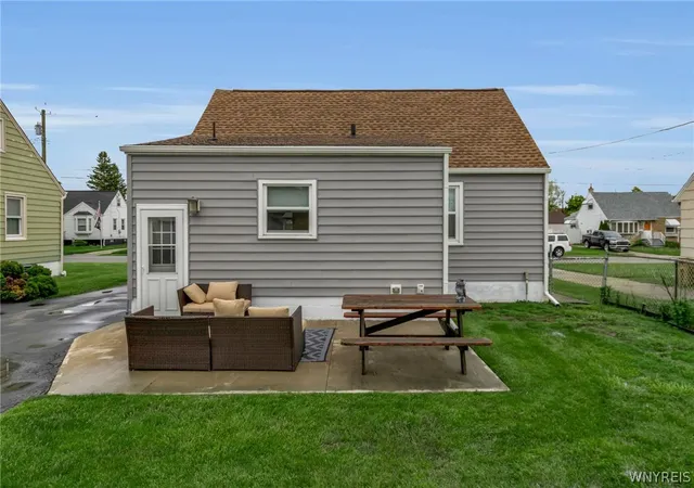 Photo 4 of Sale Pending at 26 Linden St, Buffalo, NY 14206 | MLS# B1683562 | Listing updated on 2026-06-15