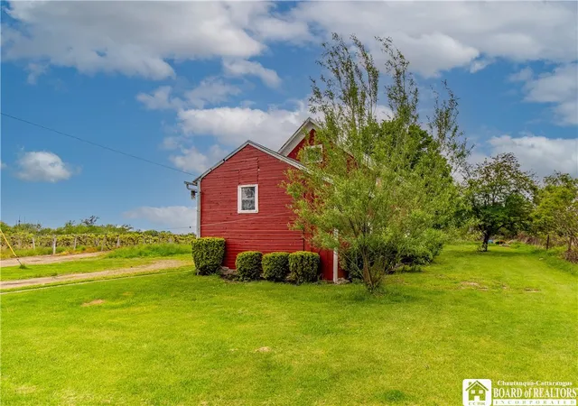 3rd image of 3818 Lakeview Rd, Pomfret, NY 14063 | MLS# R1684438