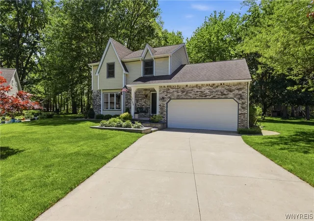 2nd image of 100 Bramhill Ct, East Amherst, NY 14051 | MLS# B1684422