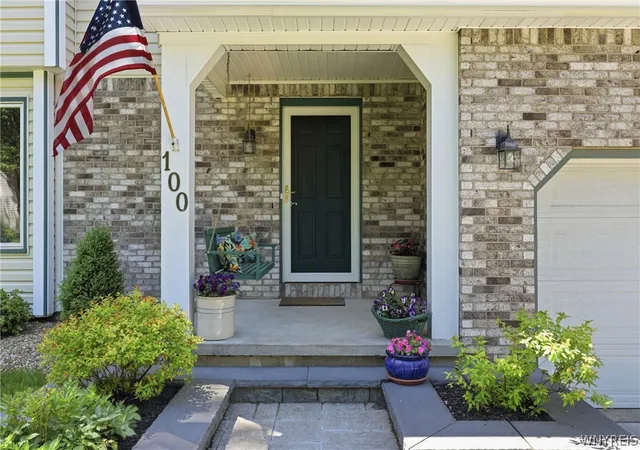3rd image of 100 Bramhill Ct, East Amherst, NY 14051 | MLS# B1684422