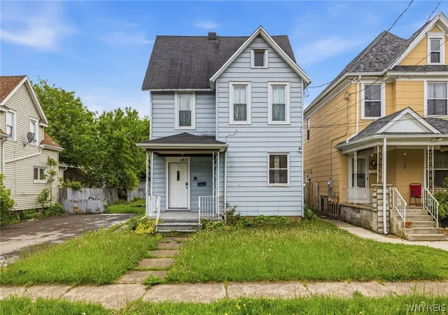 Homes for sale in Niagara Falls, NY | 1817 Ontario Ave, Niagara Falls, NY 14305 | MLS# B1684562
