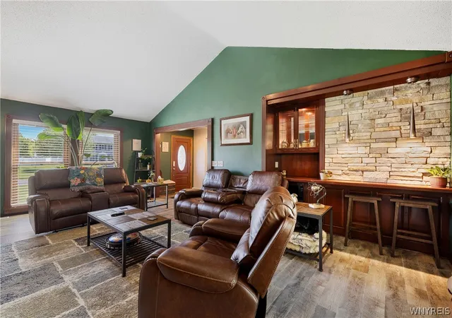 3rd image of 5496 Hartford Dr, Lockport Town, NY 14094 | MLS# B1684611