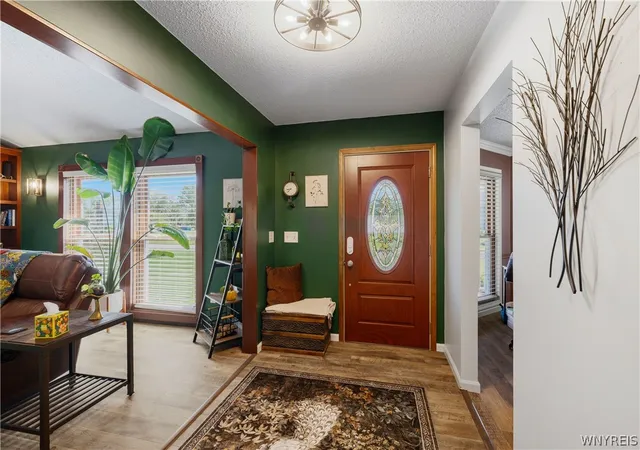 5th image of 5496 Hartford Dr, Lockport Town, NY 14094 | MLS# B1684611