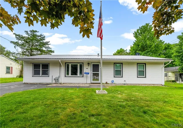 2nd image of 402 Richmond Rd, Utica, NY 13502 | MLS# S1684602