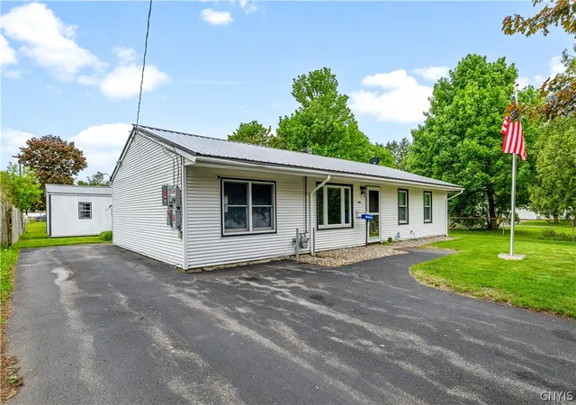 3rd image of 402 Richmond Rd, Utica, NY 13502 | MLS# S1684602