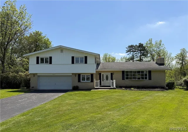 Homes for sale in Clarence, NY | 4858 Smiley Ter, Clarence, NY 14031 | MLS# B1684218