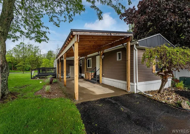 Homes for sale in Cheektowaga, NY | 25 Jenny Ct, Cheektowaga, NY 14225 | MLS# B1684637