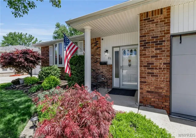 Photo 2 of Sale Pending at 49 Mayberry Dr E, Buffalo, NY 14227 | MLS# B1684384 | Listing updated on 2026-06-04