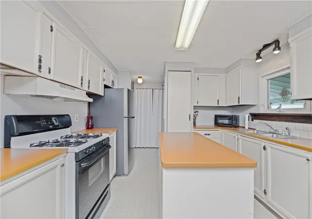 Homes for sale in Hamlin, NY | 728 Bass Run Ln, Hamlin, NY 14464 | MLS# R1684669