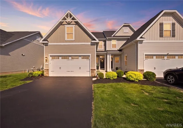Homes for sale in Grand Island, NY | 155 Sandstone Cir, Grand Island, NY 14072 | MLS# B1683502