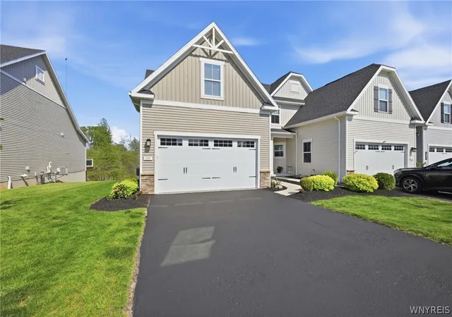 Homes for sale in Grand Island, NY | 155 Sandstone Cir, Grand Island, NY 14072 | MLS# B1683502