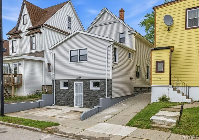 Homes for sale in Buffalo, NY | 961 Tonawanda St, Buffalo, NY 14207 | MLS# B1684731