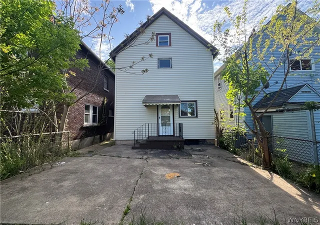 Homes for sale in Niagara Falls, NY | 630 20Th St, Niagara Falls, NY 14301 | MLS# B1684087