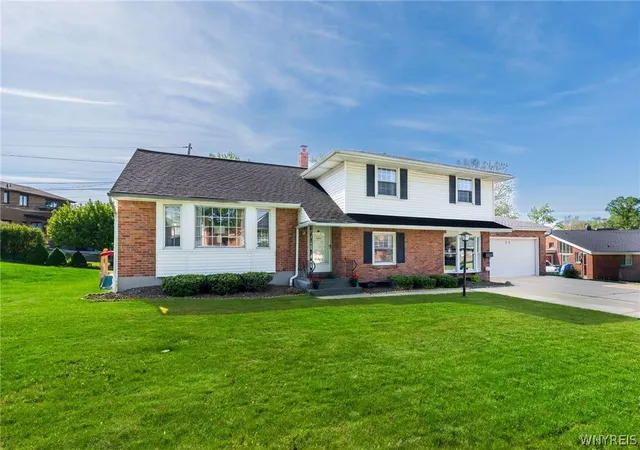Homes for sale in Amherst, NY | 20 Evanshire Ln, Amherst, NY 14221 | MLS# B1684755