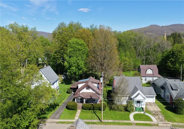 Homes for sale in Salamanca, NY | 48 Swan St, Salamanca, NY 14779 | MLS# B1684372