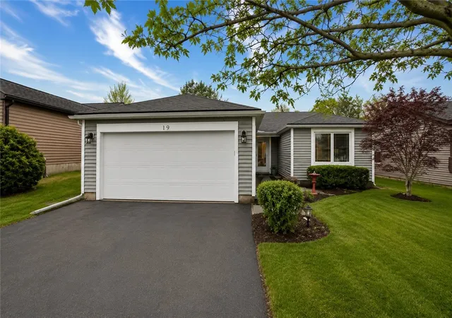Homes for sale in Penfield, NY | 19 Tall Tree Dr, Penfield, NY 14526 | MLS# R1665415