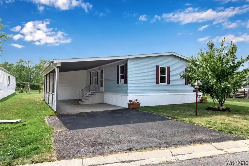 Photo 1 of Sale Pending at 1227 Parkwood Dr, Lockport, NY 14094 | MLS# B1684825 | Listing updated on 2026-09-22