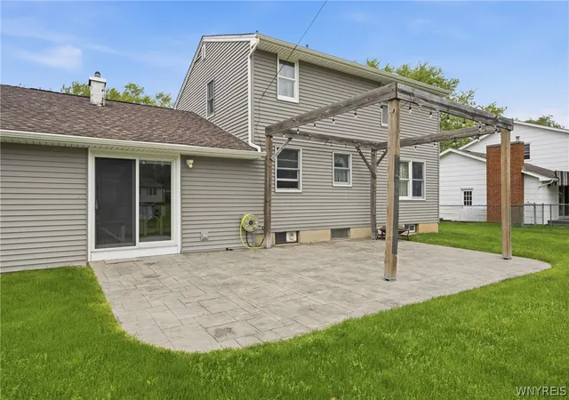 Homes for sale in Grand Island, NY | 1878 Bedell Rd, Grand Island, NY 14072 | MLS# B1684787