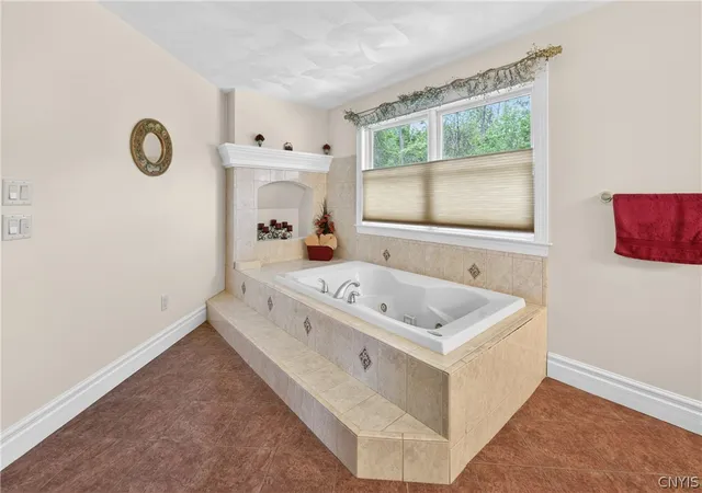 Homes for sale in New Hartford, NY | 122 Jubilee Ln, New Hartford, NY 13413 | MLS# S1684725