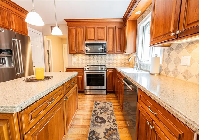 4th image of 487 Sandystone Cir, Webster, NY 14580 | MLS# R1683070
