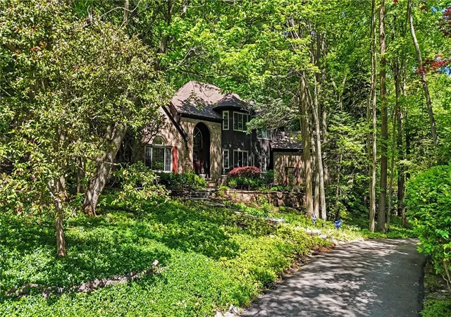3rd image of 19 Sylvan, Fairport, NY 14450 | MLS# R1684577
