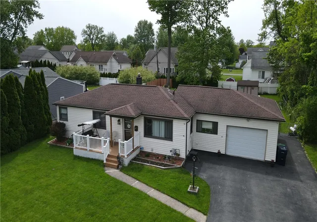 Homes for sale in Gates, NY | 31 W Crest Dr, Gates, NY 14606 | MLS# R1684965