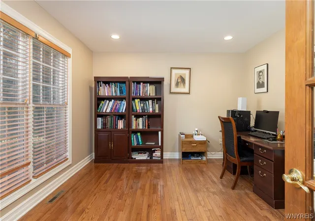 4th image of 32 Forrester Ct, Buffalo, NY 14228 | MLS# B1684102